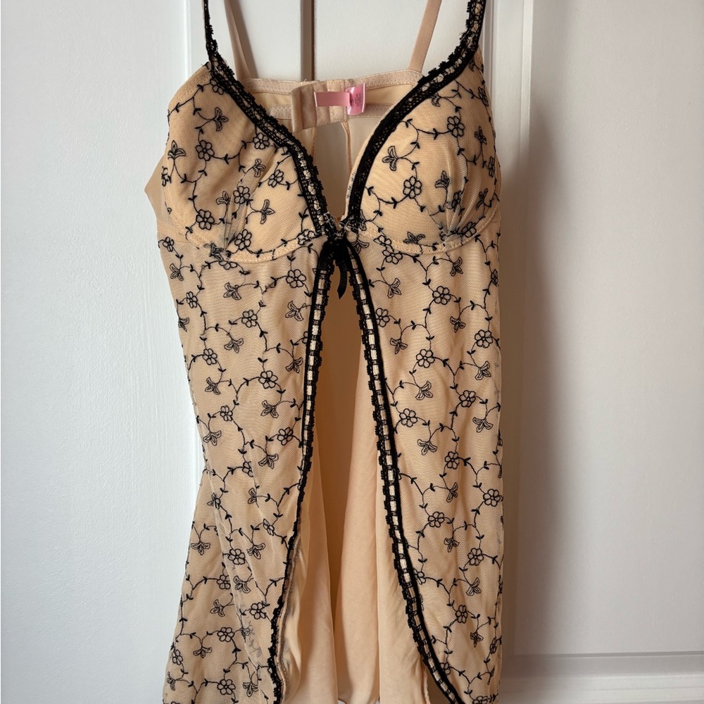 Sophie B. Black and Tan Floral Lace Chemise